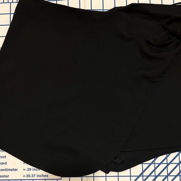 Mahina Black wrap Skort With Side Tie Women Size Medium Excellent Condition - Picture 5 of 10